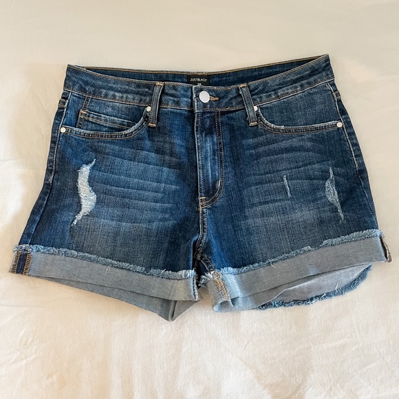 Distressed Cuffed Frayed Hem Denim Shorts - 6 - Picture 2 of 5